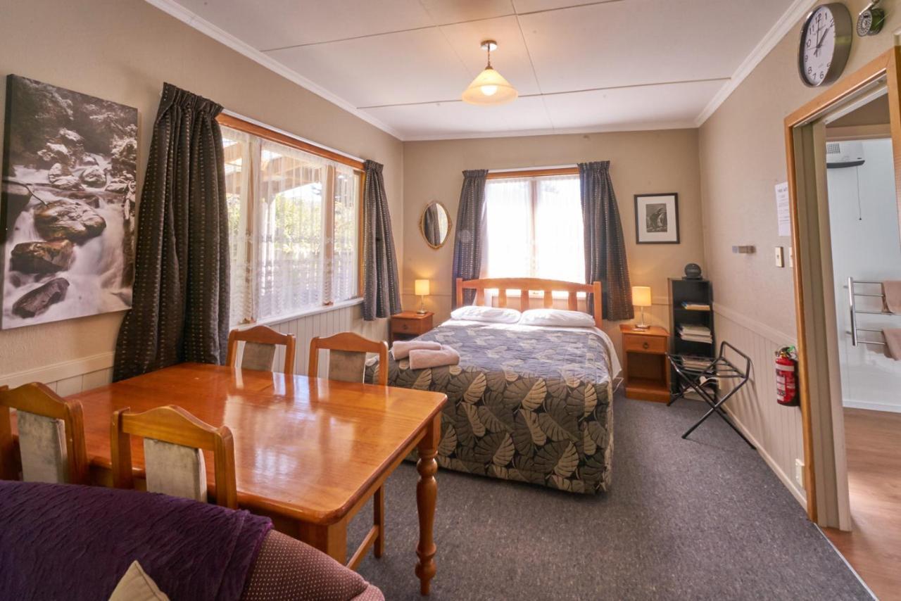 Accommodation Fiordland The Bach - One Bedroom Cottage At 226B Milford Road Te Anau Buitenkant foto