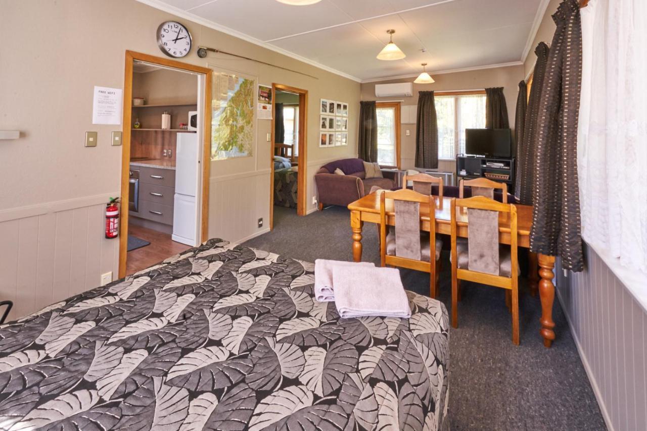 Accommodation Fiordland The Bach - One Bedroom Cottage At 226B Milford Road Te Anau Buitenkant foto