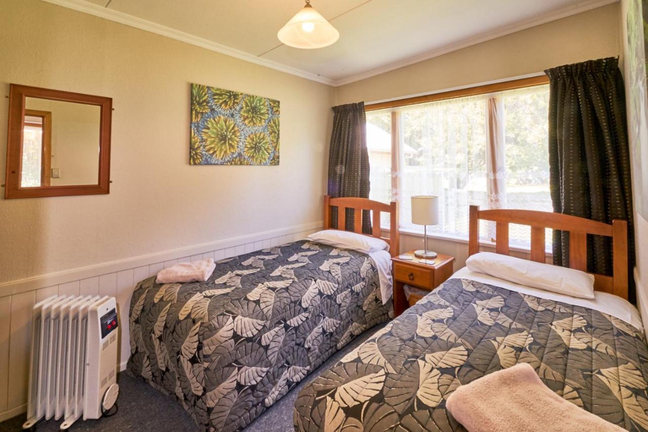 Accommodation Fiordland The Bach - One Bedroom Cottage At 226B Milford Road Te Anau Buitenkant foto