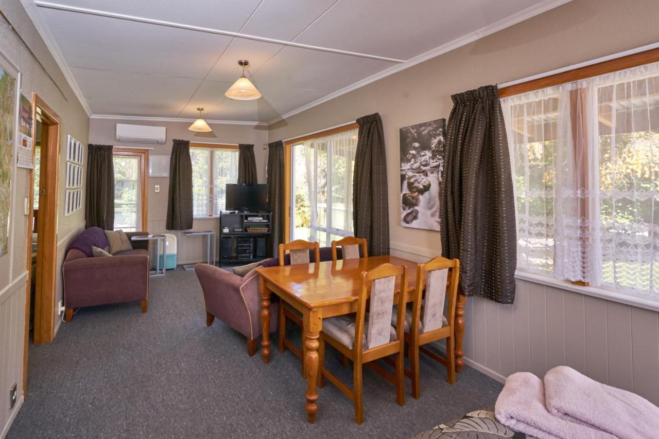 Accommodation Fiordland The Bach - One Bedroom Cottage At 226B Milford Road Te Anau Buitenkant foto